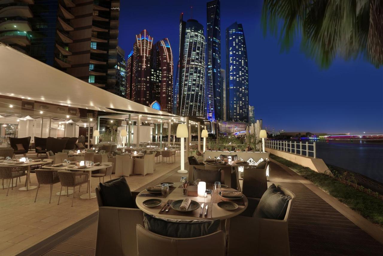 Khalidiya Palace Rayhaan By Rotana, Abu Dhabi Esterno foto View of the Marina from the hotel