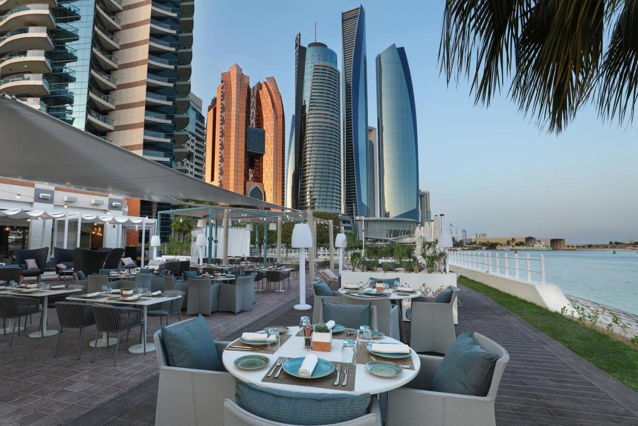 Khalidiya Palace Rayhaan By Rotana, Abu Dhabi Esterno foto View of the Marina