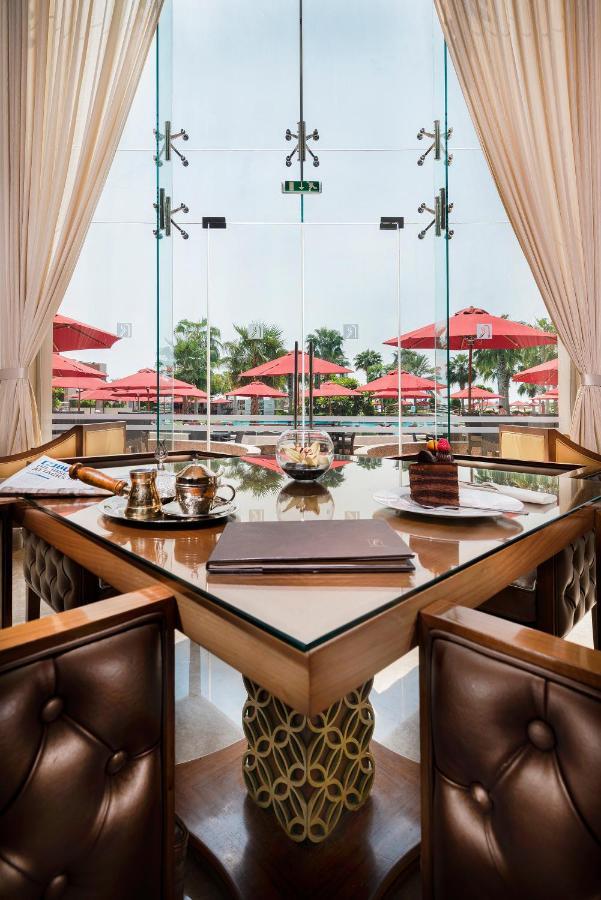 Khalidiya Palace Rayhaan By Rotana, Abu Dhabi Esterno foto The Pool Bar