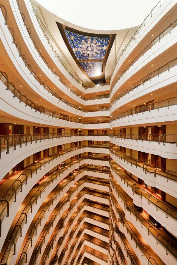 Khalidiya Palace Rayhaan By Rotana, Abu Dhabi Esterno foto The interior of the hotel