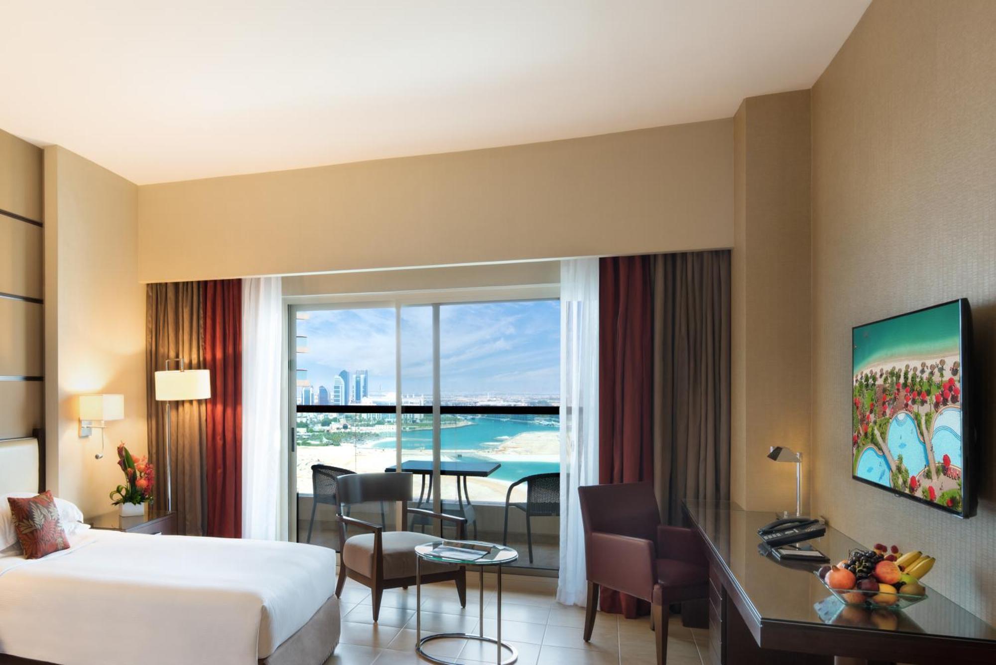 Khalidiya Palace Rayhaan By Rotana, Abu Dhabi Esterno foto A room at the hotel