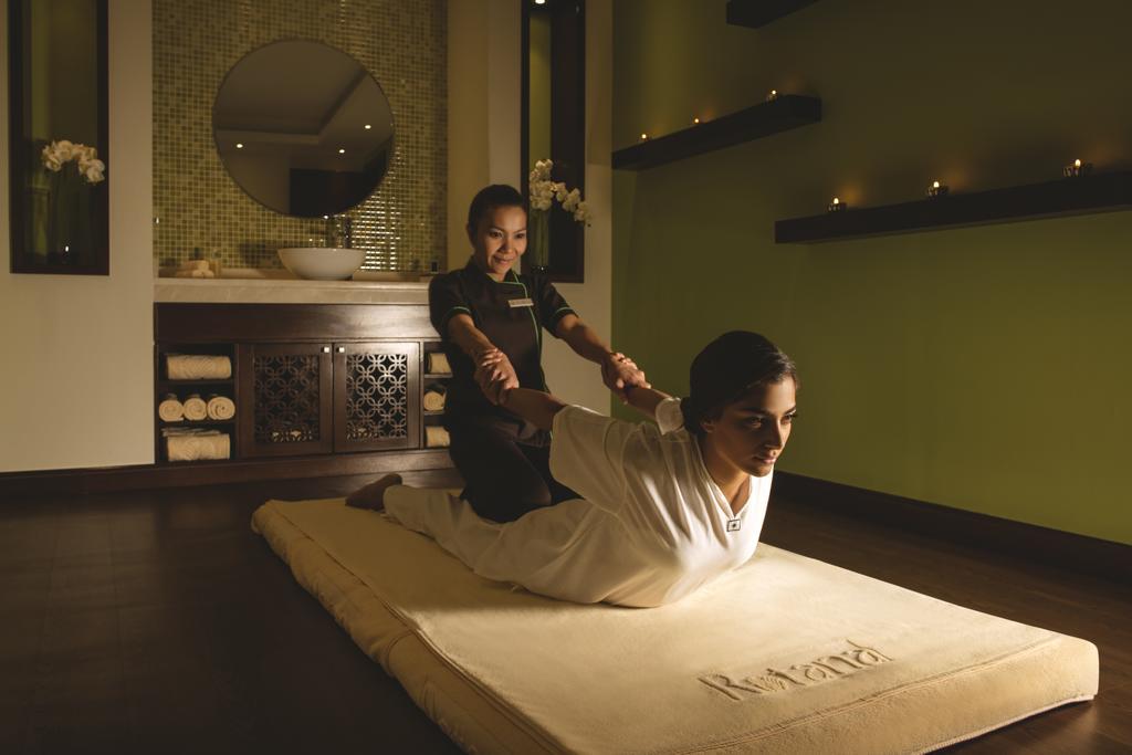 Khalidiya Palace Rayhaan By Rotana, Abu Dhabi Esterno foto Thai massage