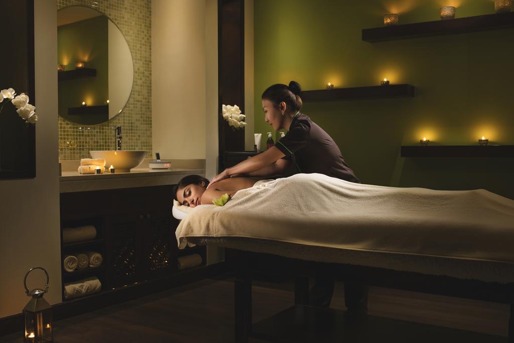 Khalidiya Palace Rayhaan By Rotana, Abu Dhabi Esterno foto A spa treatment