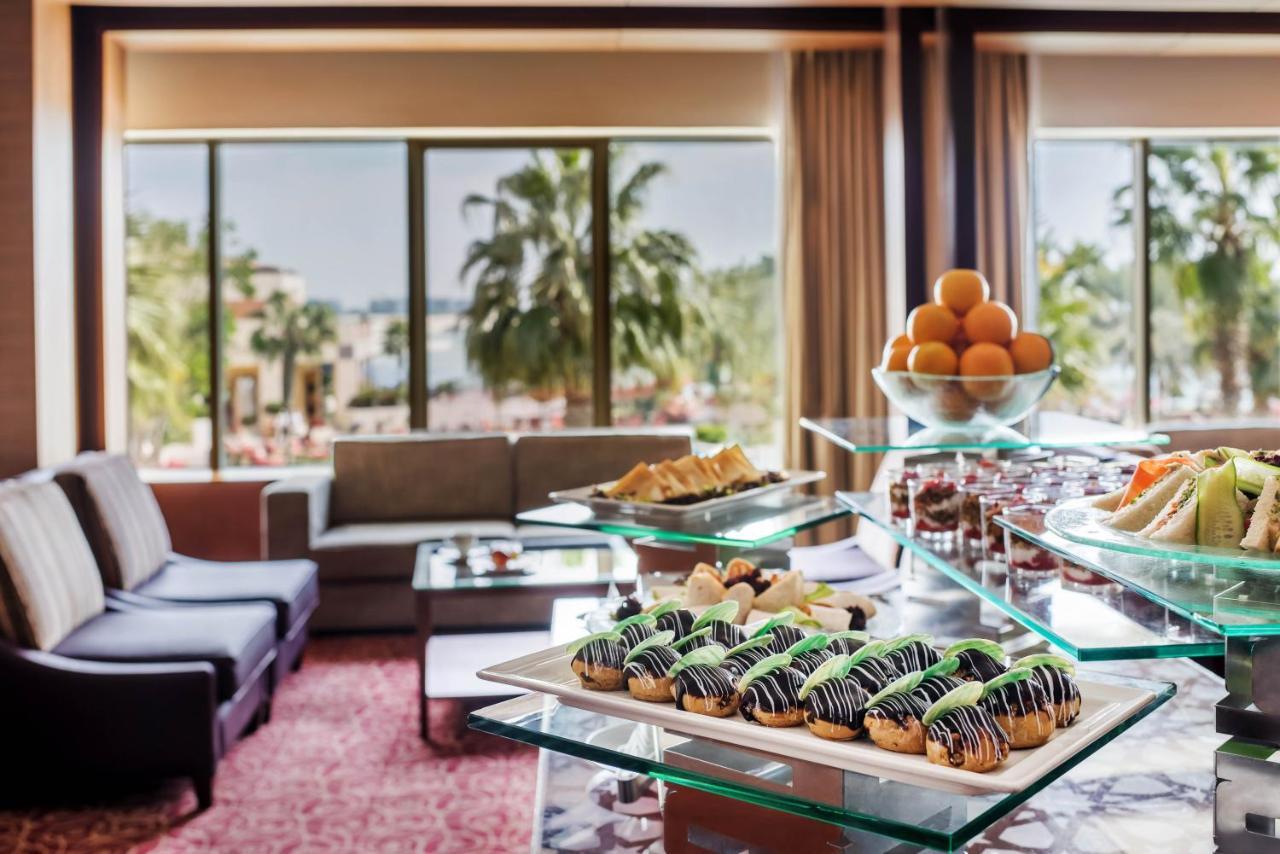 Khalidiya Palace Rayhaan By Rotana, Abu Dhabi Esterno foto Club Lounge at Jumeirah Atlantis