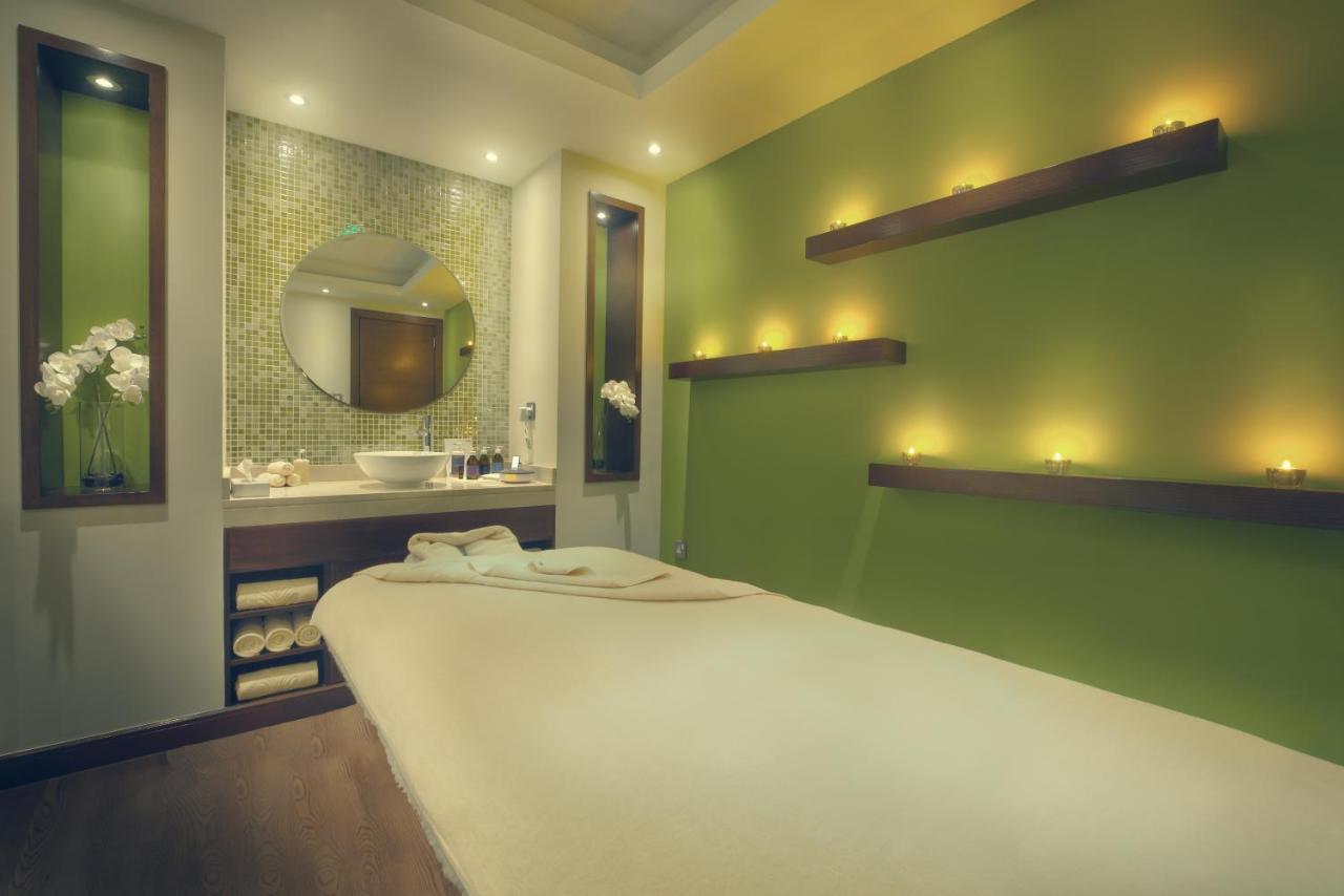 Khalidiya Palace Rayhaan By Rotana, Abu Dhabi Esterno foto A treatment room at the spa