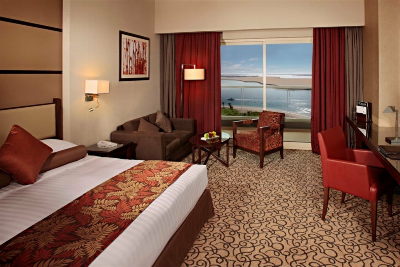 Khalidiya Palace Rayhaan By Rotana, Abu Dhabi Esterno foto A room at the Jumeirah Beach Hotel
