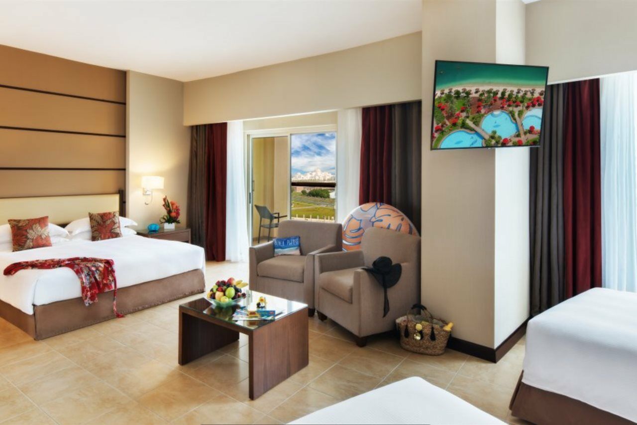 Khalidiya Palace Rayhaan By Rotana, Abu Dhabi Esterno foto A room at the Hard Rock Hotel