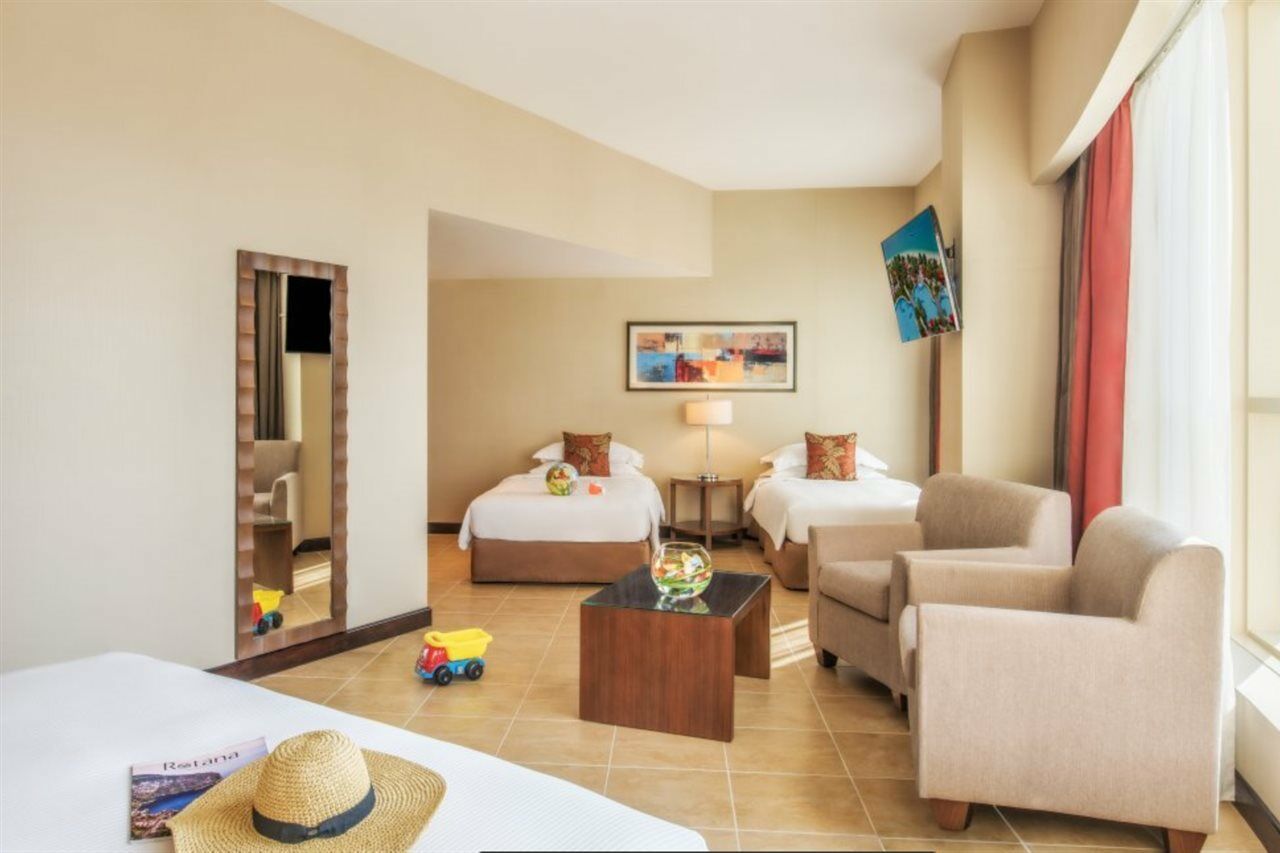 Khalidiya Palace Rayhaan By Rotana, Abu Dhabi Esterno foto Family room