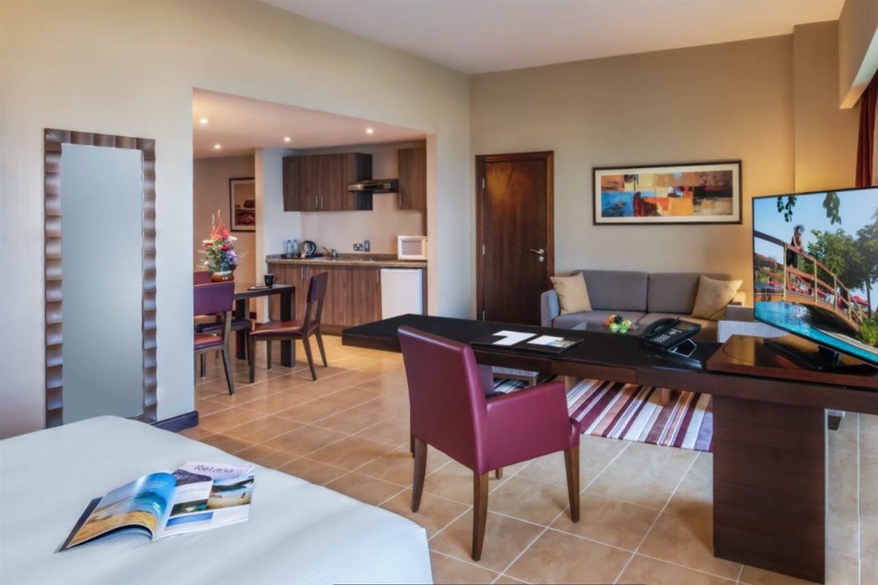 Khalidiya Palace Rayhaan By Rotana, Abu Dhabi Esterno foto A typical apartment