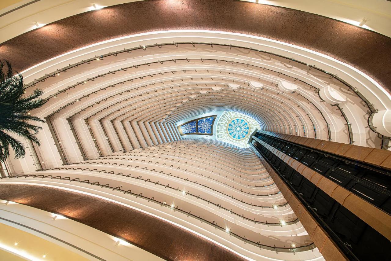 Khalidiya Palace Rayhaan By Rotana, Abu Dhabi Esterno foto The spiral staircase